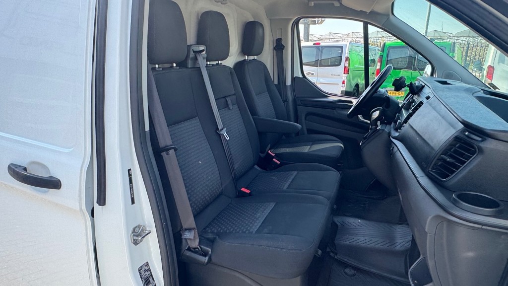 FORD-TRANSIT CUSTOM-2.0 TDCI 96KW 131PK AUTOMAAT EURO 6 AIRCO/ CRUISE CONTROL/ DUBBE