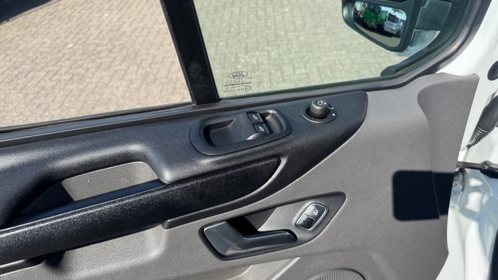 FORD-TRANSIT CUSTOM-2.0 TDCI 96KW 131PK AUTOMAAT EURO 6 AIRCO/ CRUISE CONTROL/ DUBBE