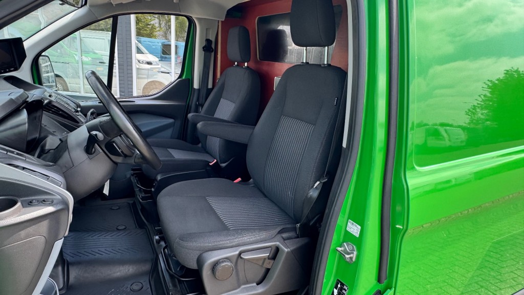 FORD-TRANSIT CUSTOM-2.0 TDCI 77KW 105PK L2H1 EURO 6 AIRCO/ CRUISE CONTROL/ CAMERA/ 1