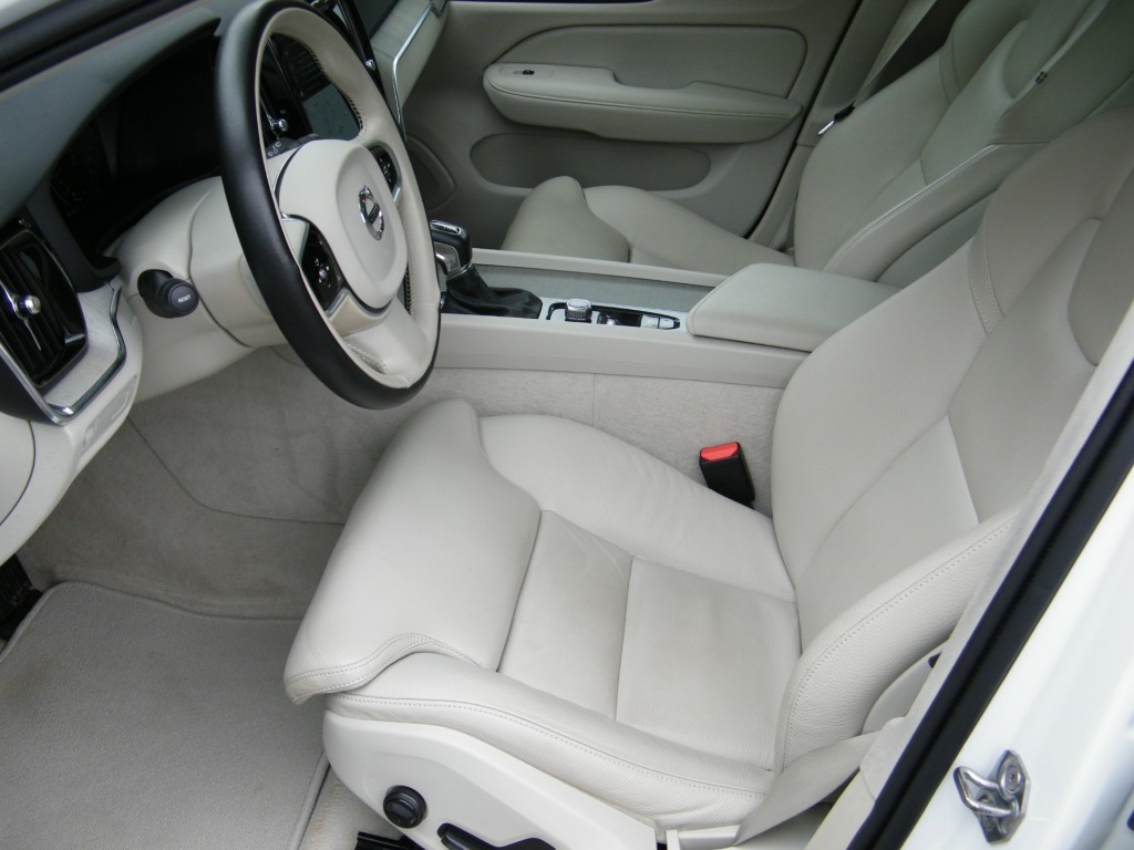 VOLVO-V60-2.0i T5 Inscription Aut8 I NL-Auto I 100% dealer I Pano I Harman