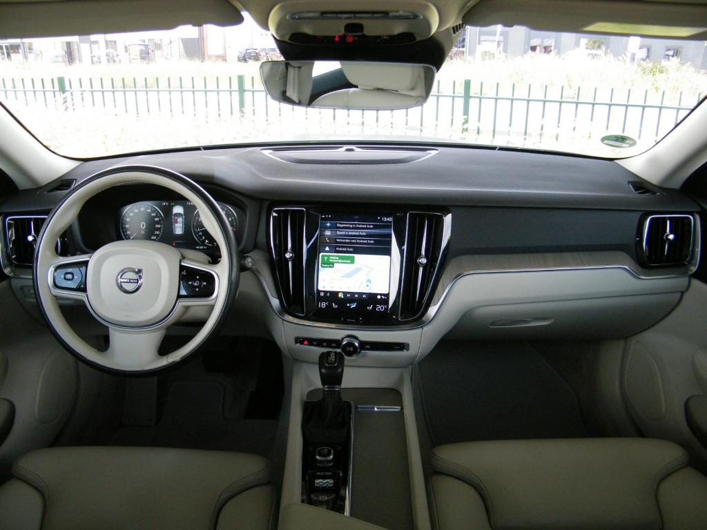 VOLVO-V60-2.0i T5 Inscription Aut8 I NL-Auto I 100% dealer I Pano I Harman