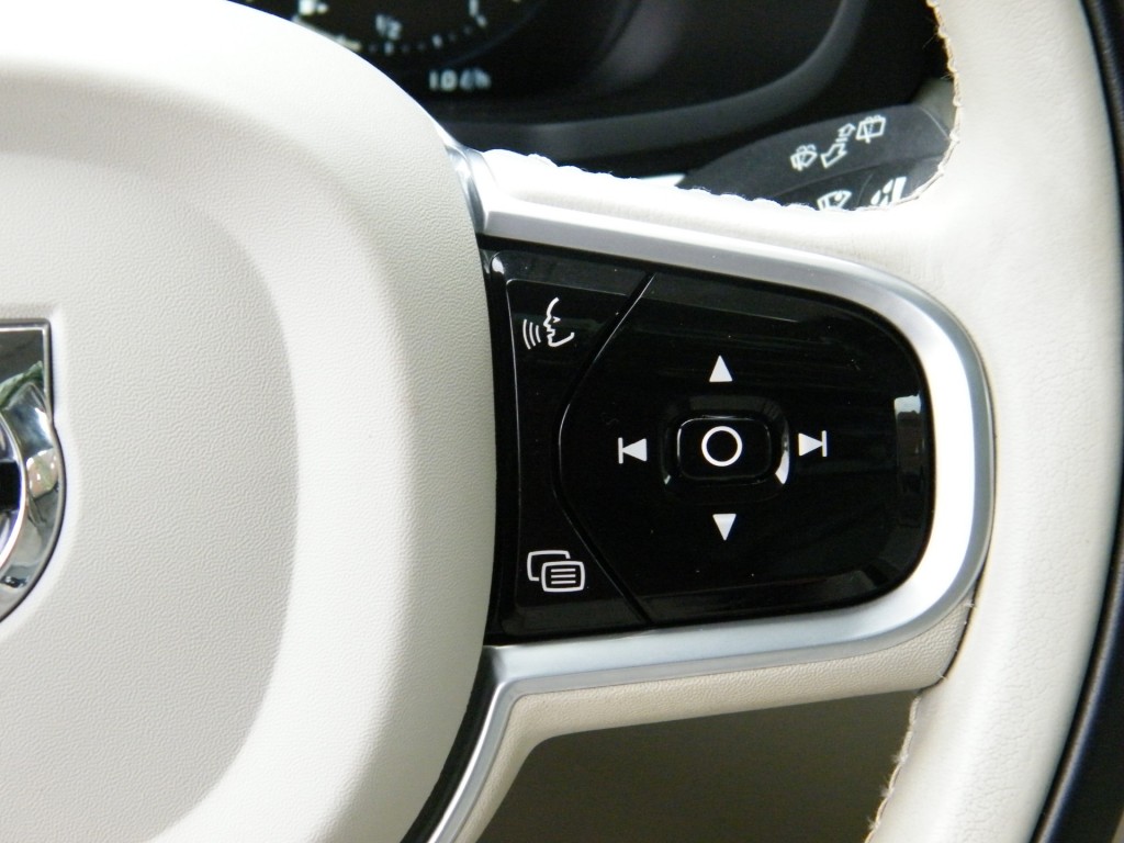 VOLVO-V60-2.0i T5 Inscription Aut8 I NL-Auto I 100% dealer I Pano I Harman