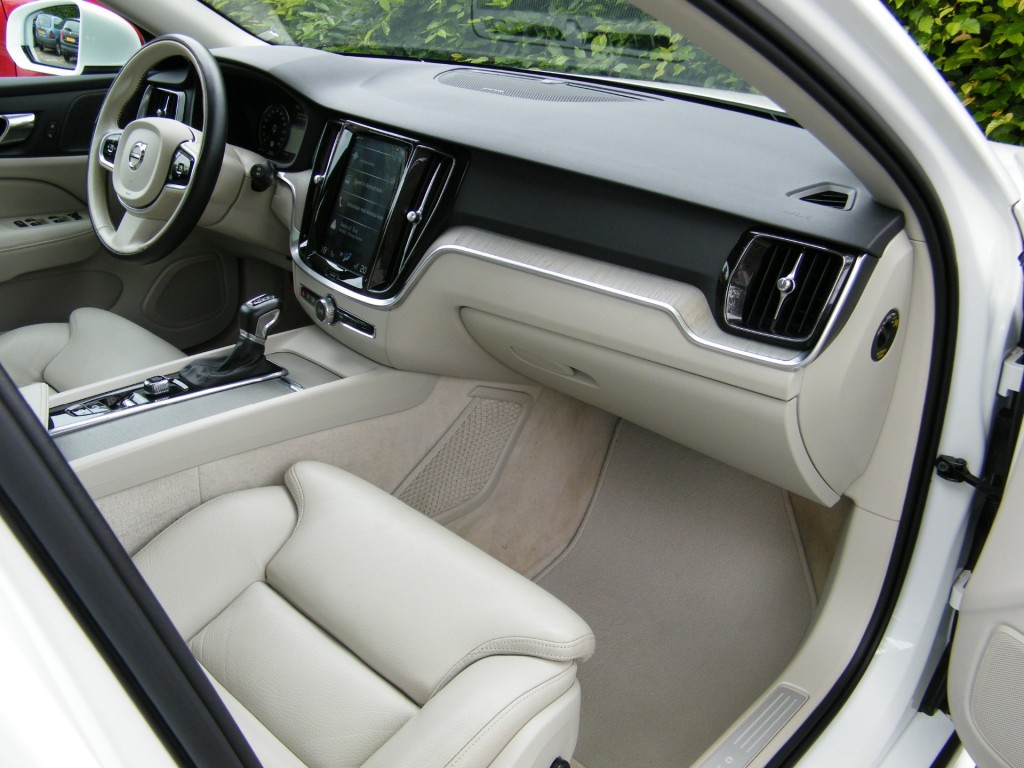 VOLVO-V60-2.0i T5 Inscription Aut8 I NL-Auto I 100% dealer I Pano I Harman