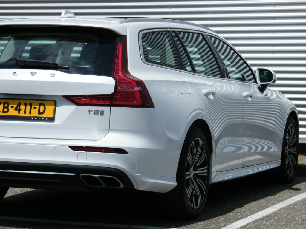 VOLVO-V60-2.0i T5 Inscription Aut8 I NL-Auto I 100% dealer I Pano I Harman
