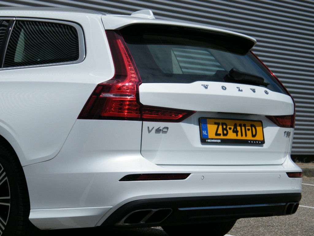 VOLVO-V60-2.0i T5 Inscription Aut8 I NL-Auto I 100% dealer I Pano I Harman