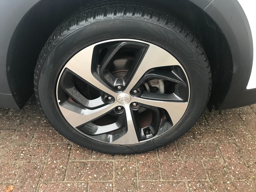 HYUNDAI-TUCSON-1.6 T-GDI COMFORT **Automaat/Dealer onderhouden**