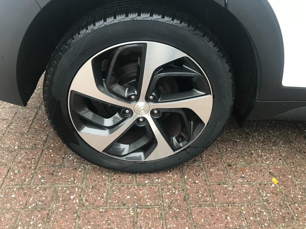 HYUNDAI-TUCSON-1.6 T-GDI COMFORT **Automaat/Dealer onderhouden**