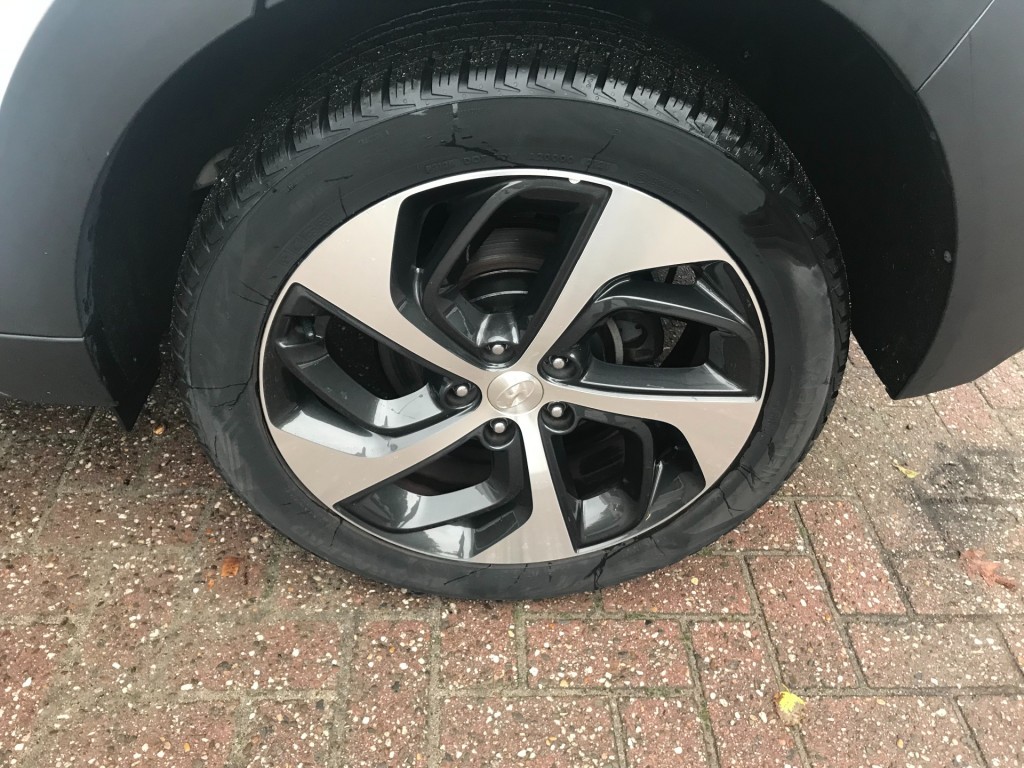 HYUNDAI-TUCSON-1.6 T-GDI COMFORT **Automaat/Dealer onderhouden**