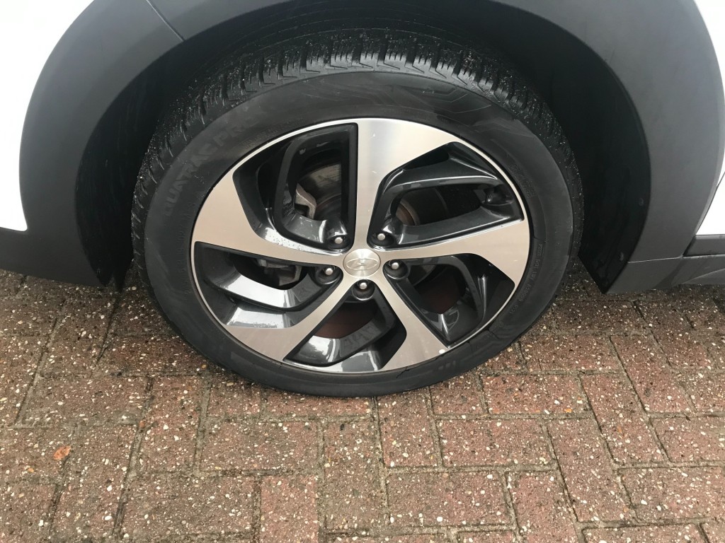 HYUNDAI-TUCSON-1.6 T-GDI COMFORT **Automaat/Dealer onderhouden**