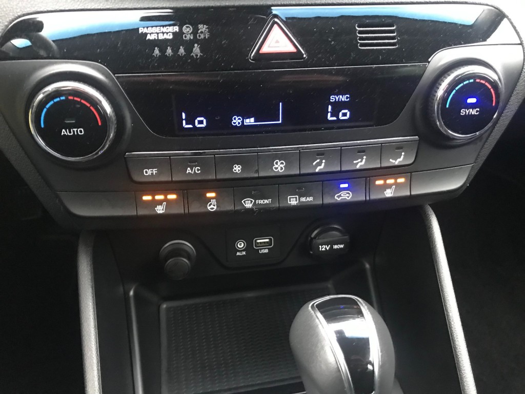 HYUNDAI-TUCSON-1.6 T-GDI COMFORT **Automaat/Dealer onderhouden**