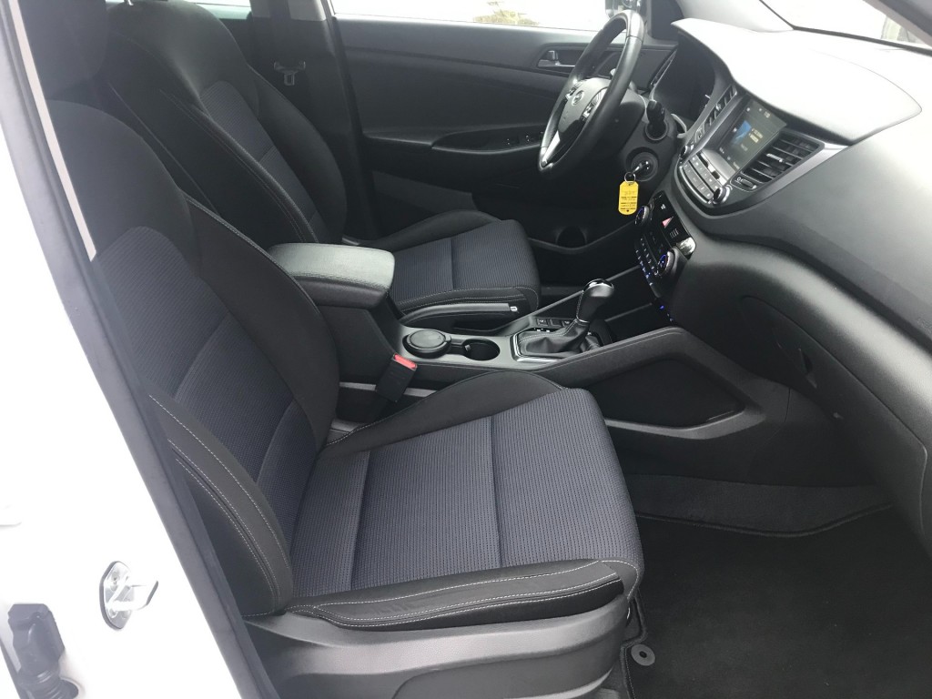 HYUNDAI-TUCSON-1.6 T-GDI COMFORT **Automaat/Dealer onderhouden**