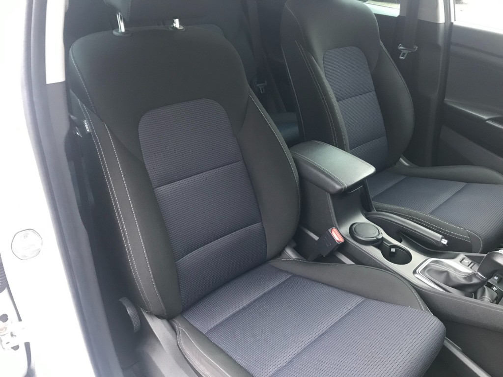 HYUNDAI-TUCSON-1.6 T-GDI COMFORT **Automaat/Dealer onderhouden**