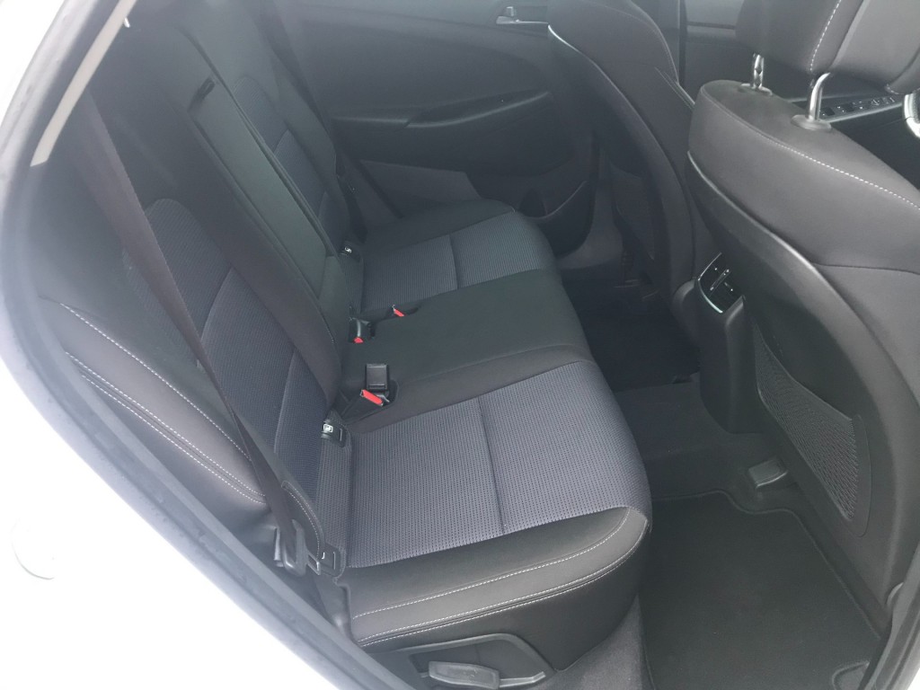 HYUNDAI-TUCSON-1.6 T-GDI COMFORT **Automaat/Dealer onderhouden**