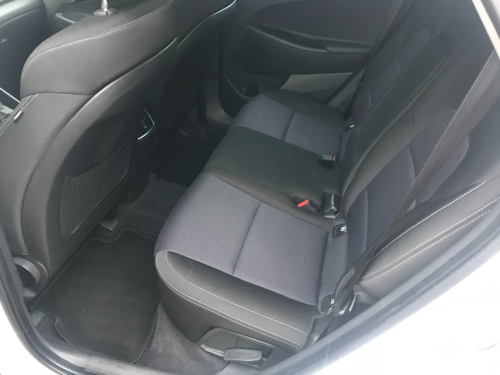 HYUNDAI-TUCSON-1.6 T-GDI COMFORT **Automaat/Dealer onderhouden**