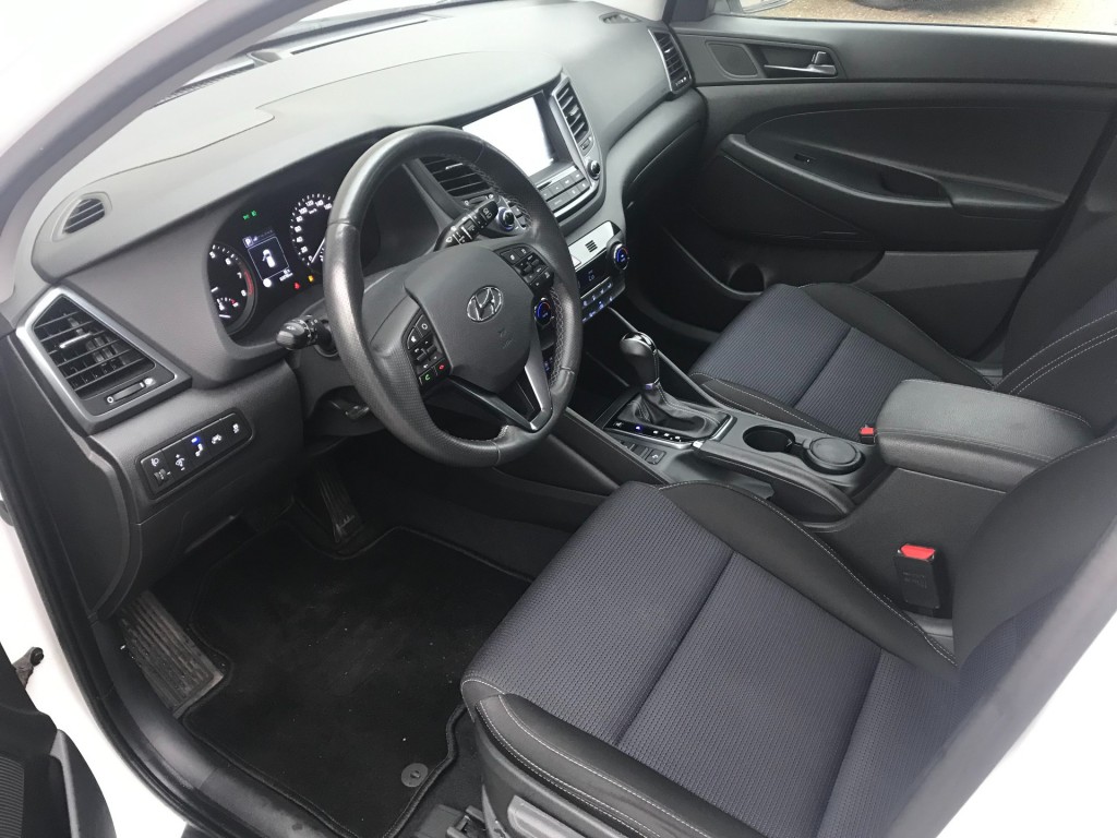 HYUNDAI-TUCSON-1.6 T-GDI COMFORT **Automaat/Dealer onderhouden**