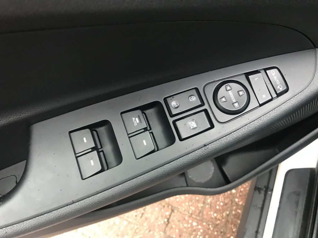 HYUNDAI-TUCSON-1.6 T-GDI COMFORT **Automaat/Dealer onderhouden**