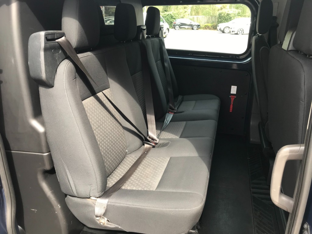 FORD-TRANSIT CUSTOM-300 2.0 TDCI L2H1**6-pers/trekhaak**