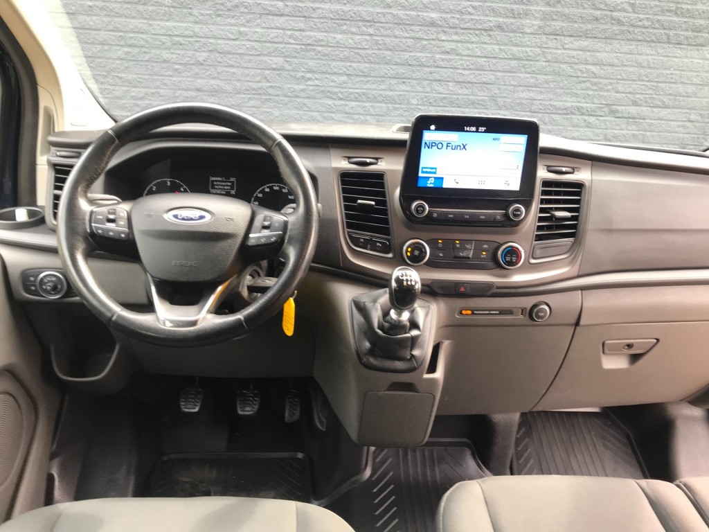 FORD-TRANSIT CUSTOM-300 2.0 TDCI L2H1**6-pers/trekhaak**