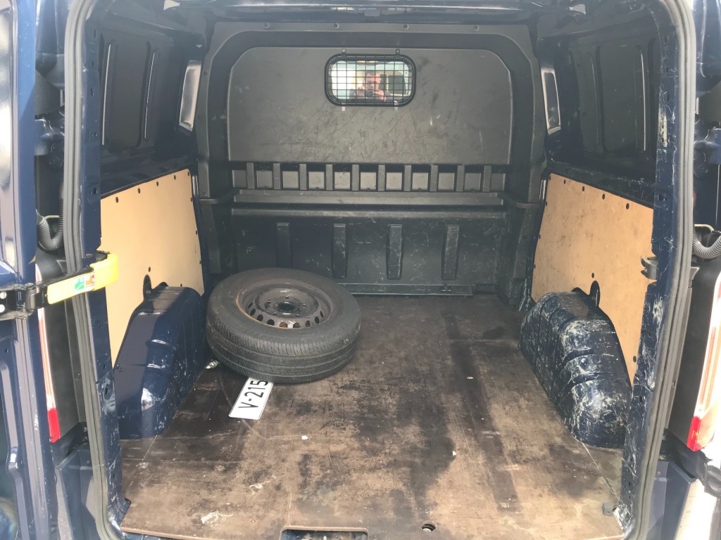 FORD-TRANSIT CUSTOM-300 2.0 TDCI L2H1**6-pers/trekhaak**