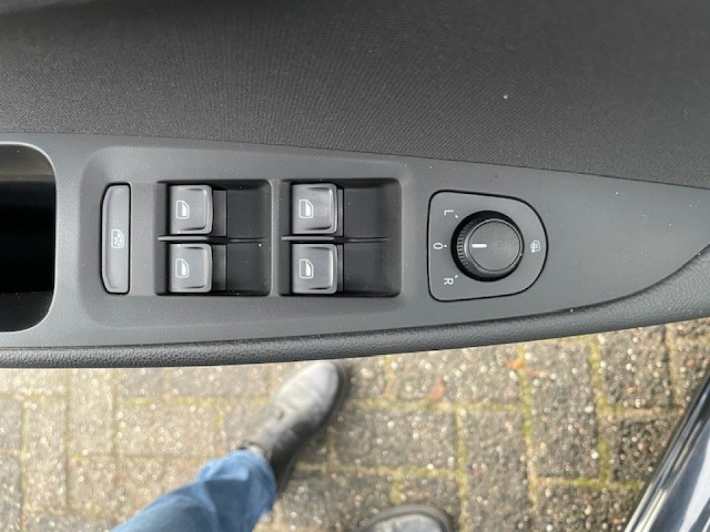 SEAT-LEON-1.2 TSI CLIMATCONTROL / CRUISE / ISOFIX / LM VELGEN