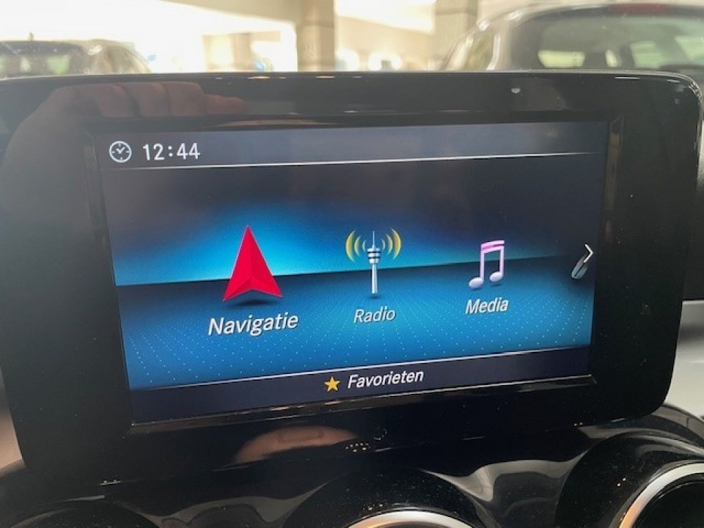 MERCEDES-BENZ-C-KLASSE-180 CDI Automaat Sport Navigatie ECC Airco PDC Camera LED