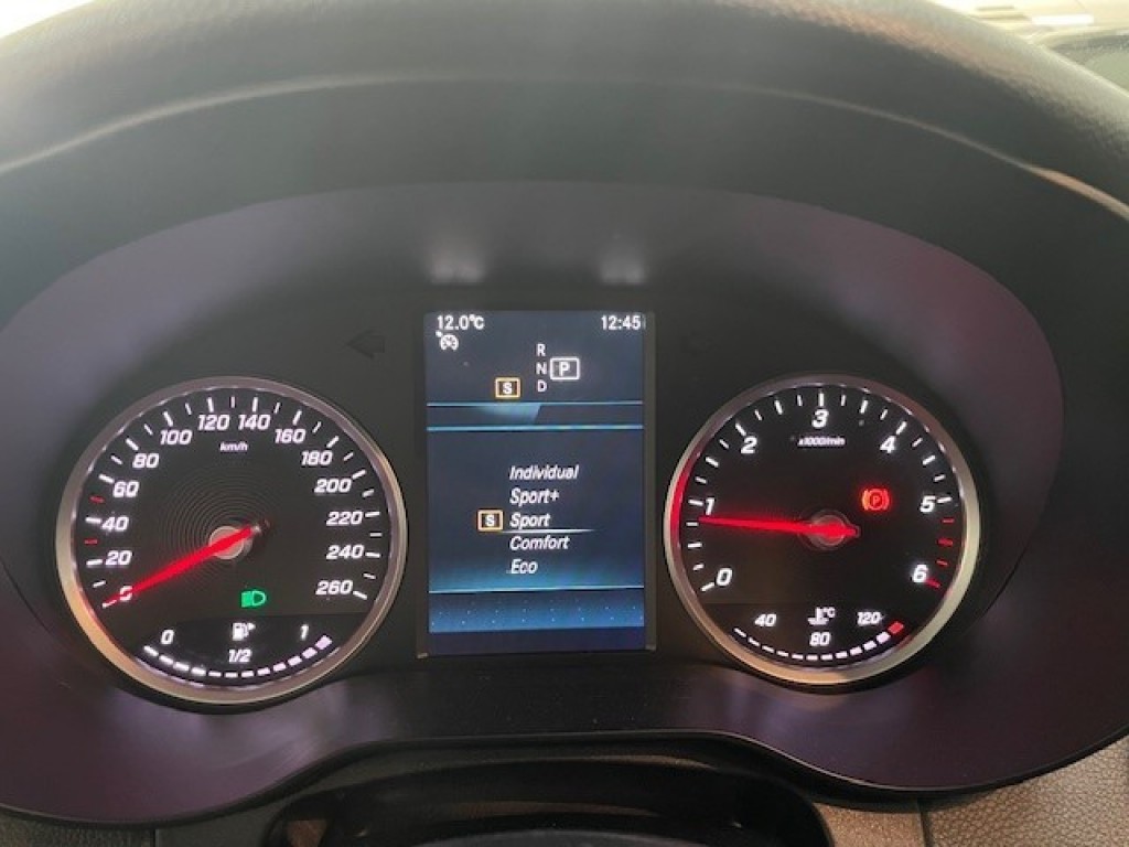 MERCEDES-BENZ-C-KLASSE-180 CDI Automaat Sport Navigatie ECC Airco PDC Camera LED