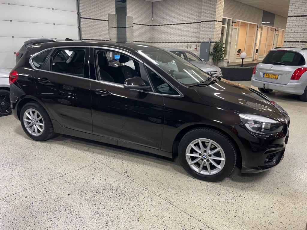 BMW-2-SERIE ACTIVE TOURER-216 D Automaat Afn. Trekhaak Navigatie Cruise Airco PDC