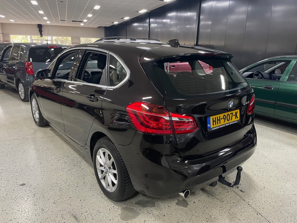 BMW-2-SERIE ACTIVE TOURER-216 D Automaat Afn. Trekhaak Navigatie Cruise Airco PDC