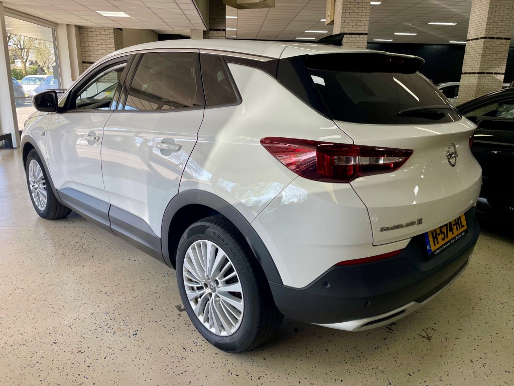 OPEL-GRANDLAND X-1.2 Turbo Inno. NAVI / AIRCO ECC / CAMERA / CRUISE / LED