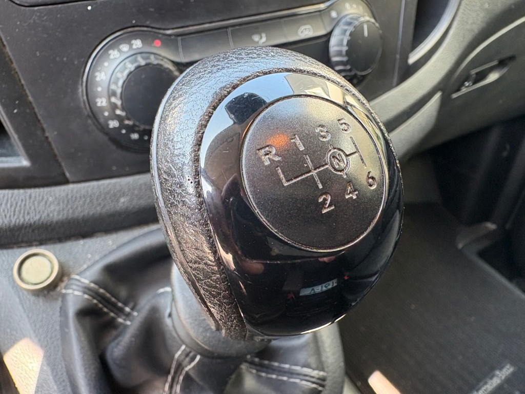 MERCEDES-BENZ-VITO-111 CDI Navigatie Achterdeuren Cruise Trekhaak PDC Airco