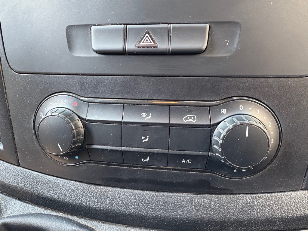 MERCEDES-BENZ-VITO-111 CDI Navigatie Achterdeuren Cruise Trekhaak PDC Airco