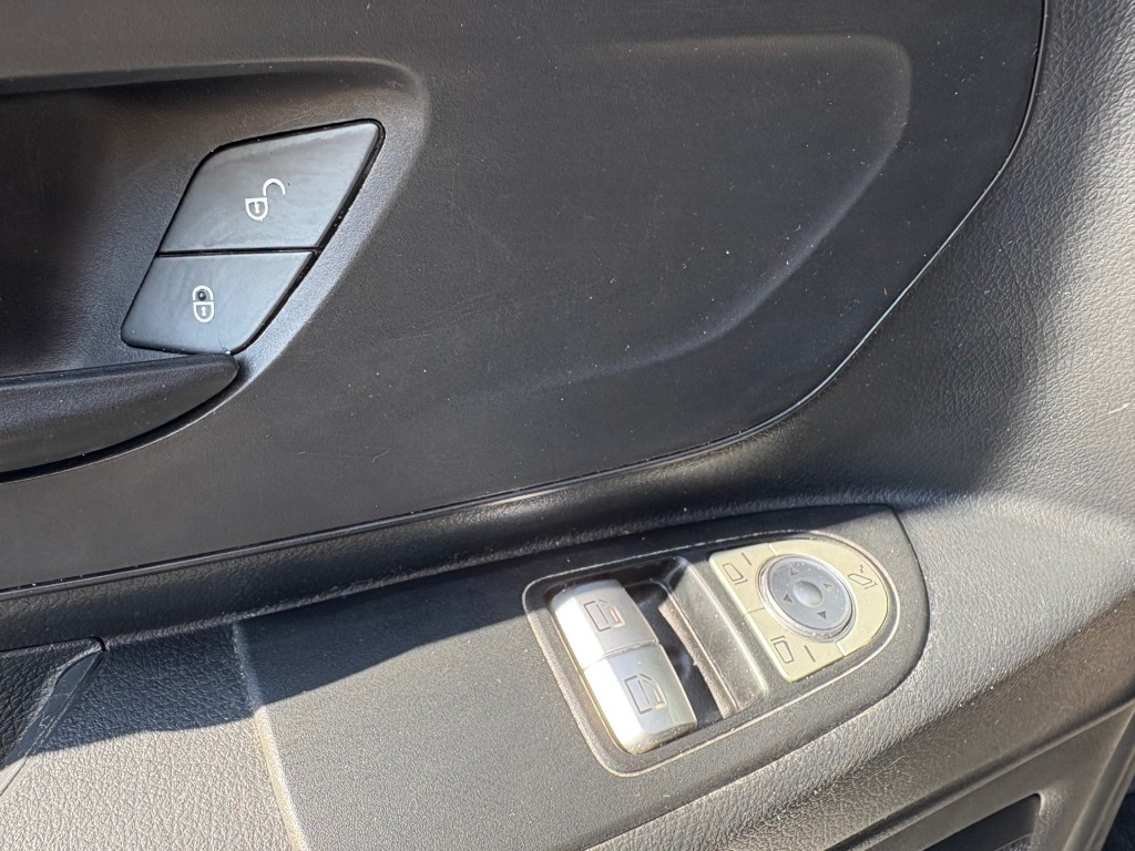 MERCEDES-BENZ-VITO-111 CDI Navigatie Achterdeuren Cruise Trekhaak PDC Airco
