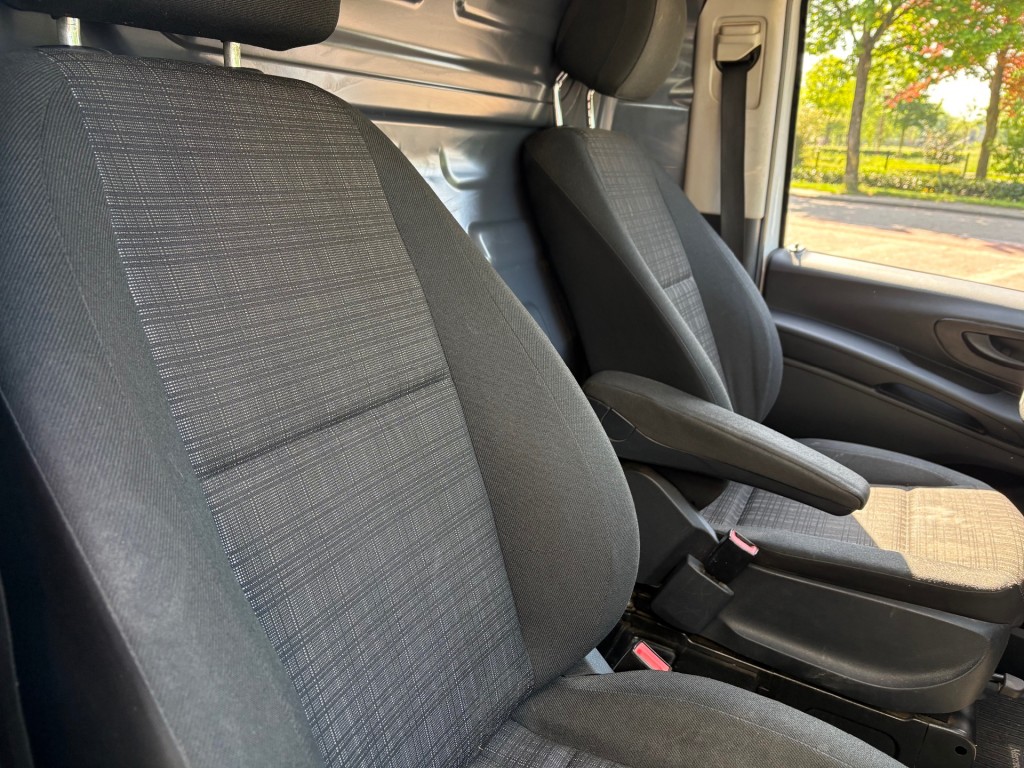 MERCEDES-BENZ-VITO-111 CDI Navigatie Achterdeuren Cruise Trekhaak PDC Airco