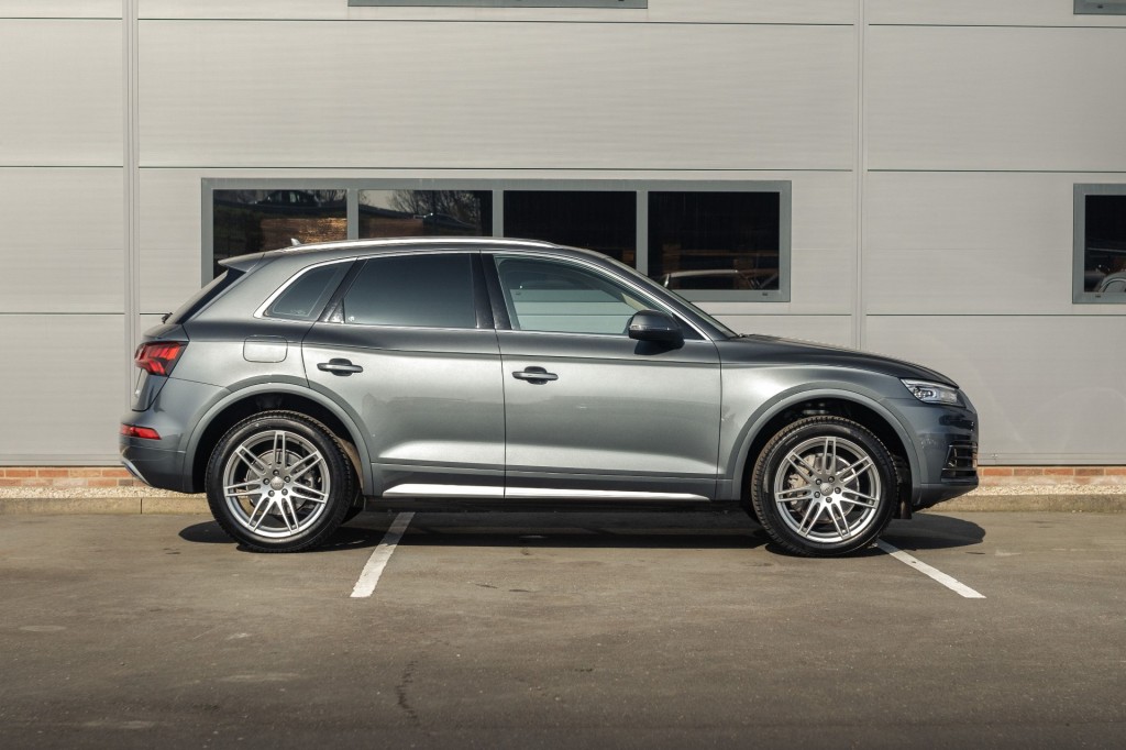 AUDI-Q5-2.0 TFSI, Quattro, S-tronic, 24.690 km!
