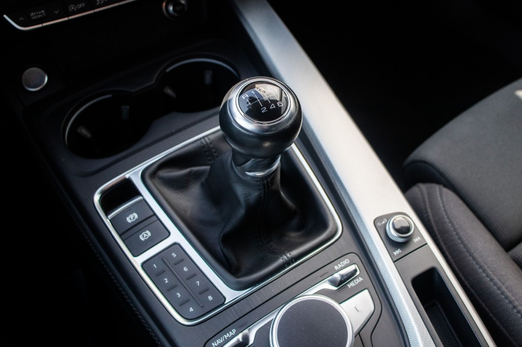 AUDI-A4-Avant, 2.0 TDI, S-line