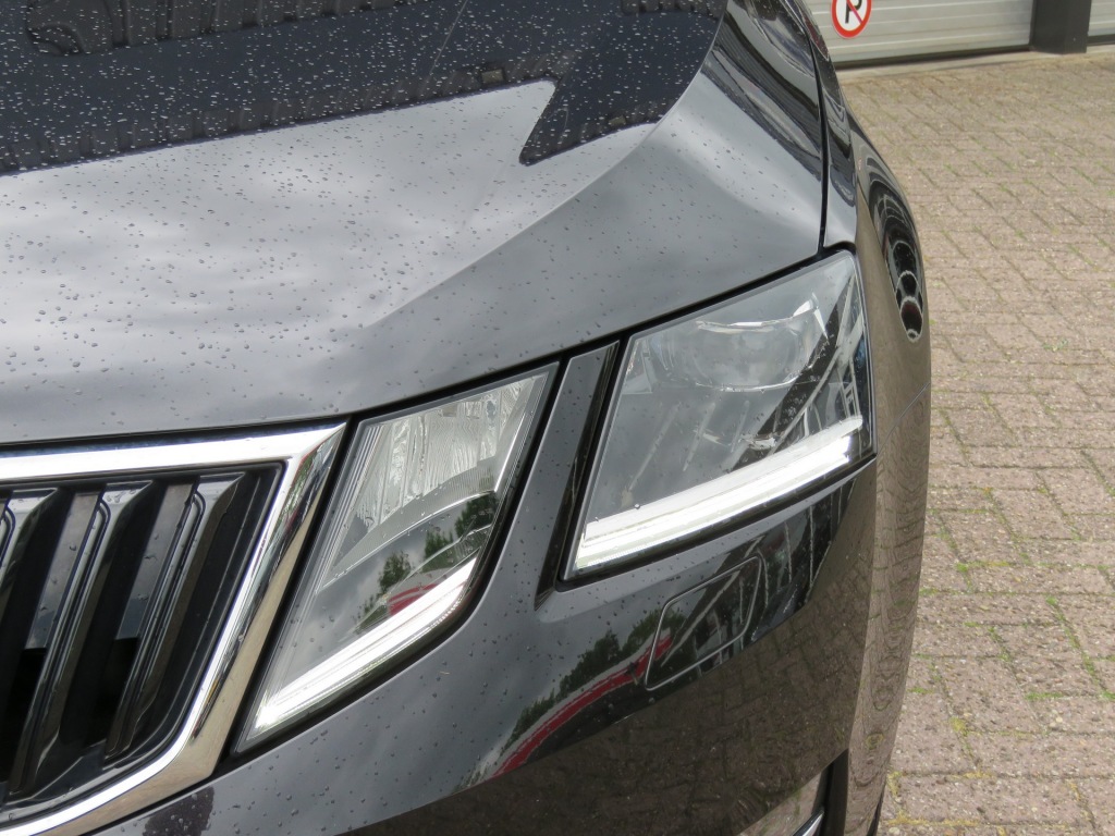 SKODA-OCTAVIA-Combi 1.0 115pkTSI DSG-aut. Greentech Style Business / Led / 18I