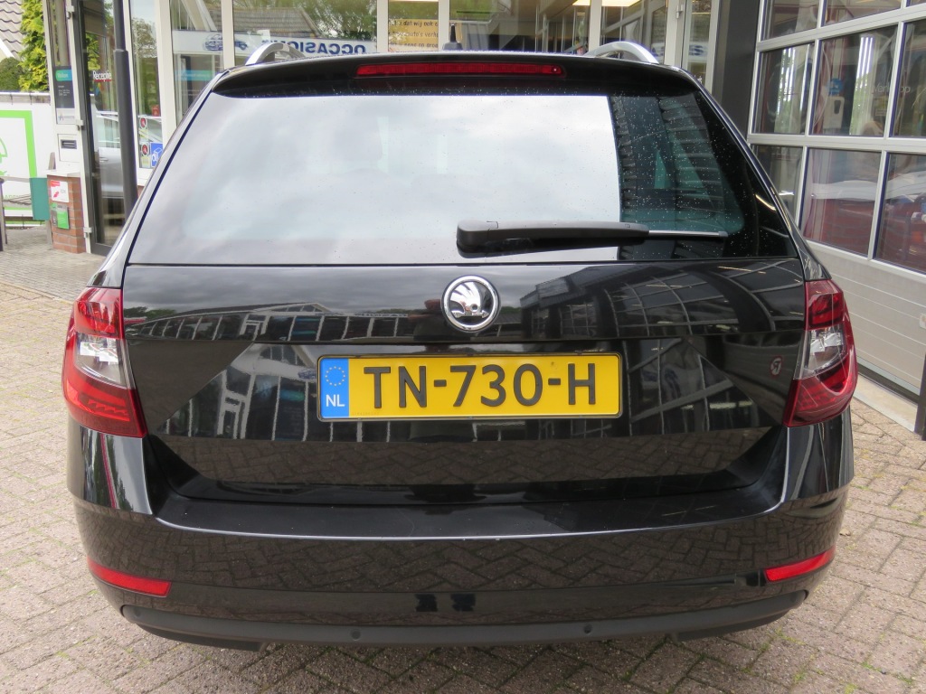 SKODA-OCTAVIA-Combi 1.0 115pkTSI DSG-aut. Greentech Style Business / Led / 18I