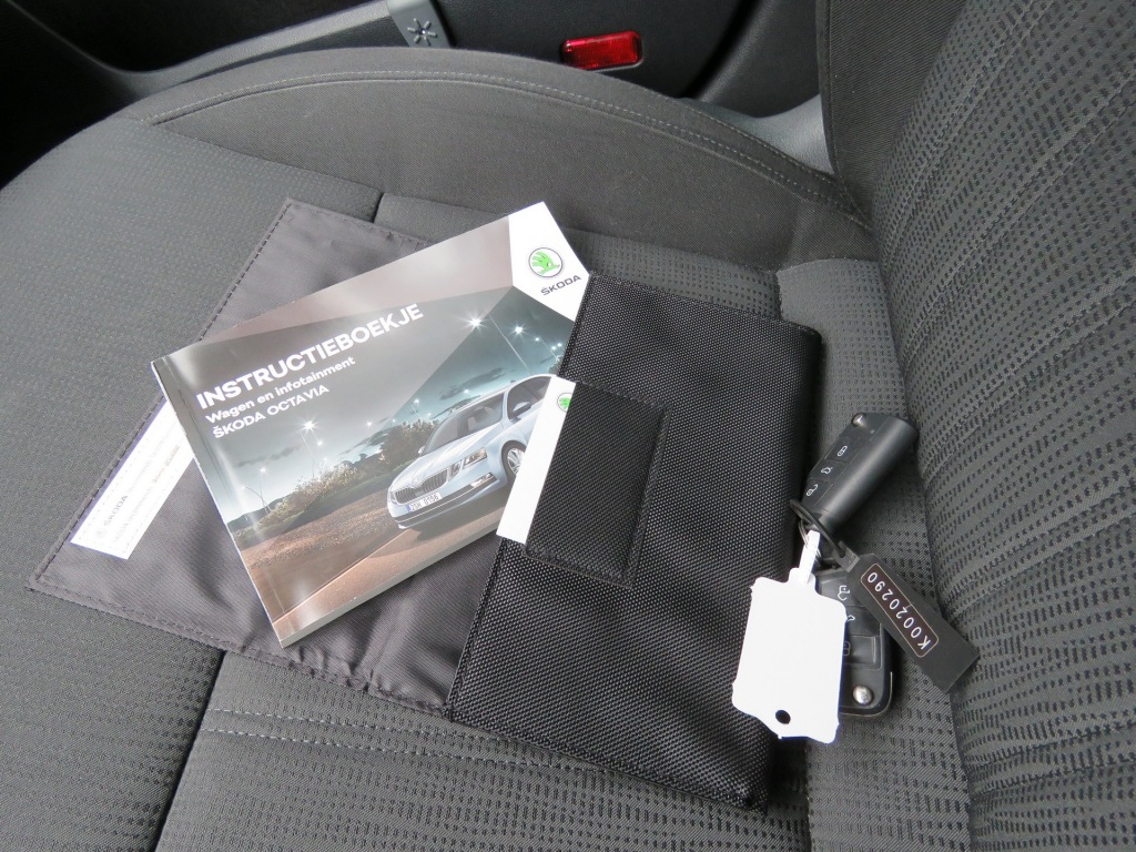 SKODA-OCTAVIA-Combi 1.0 115pkTSI DSG-aut. Greentech Style Business / Led / 18I