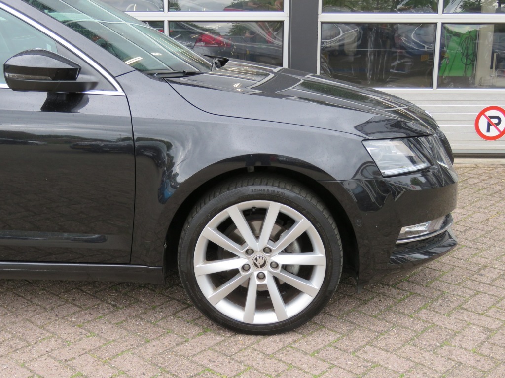 SKODA-OCTAVIA-Combi 1.0 115pkTSI DSG-aut. Greentech Style Business / Led / 18I