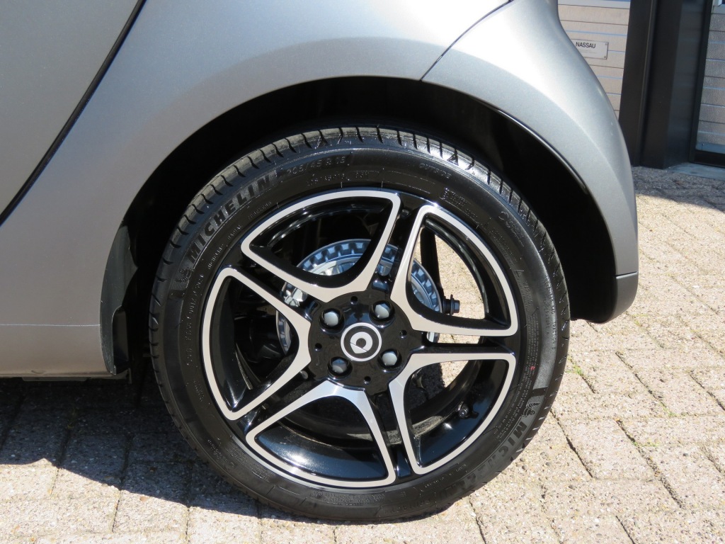 SMART-FORTWO-EQ Comfort / 160KM NEDC / Matt / Stoelverw. / FABRIEKS garantie