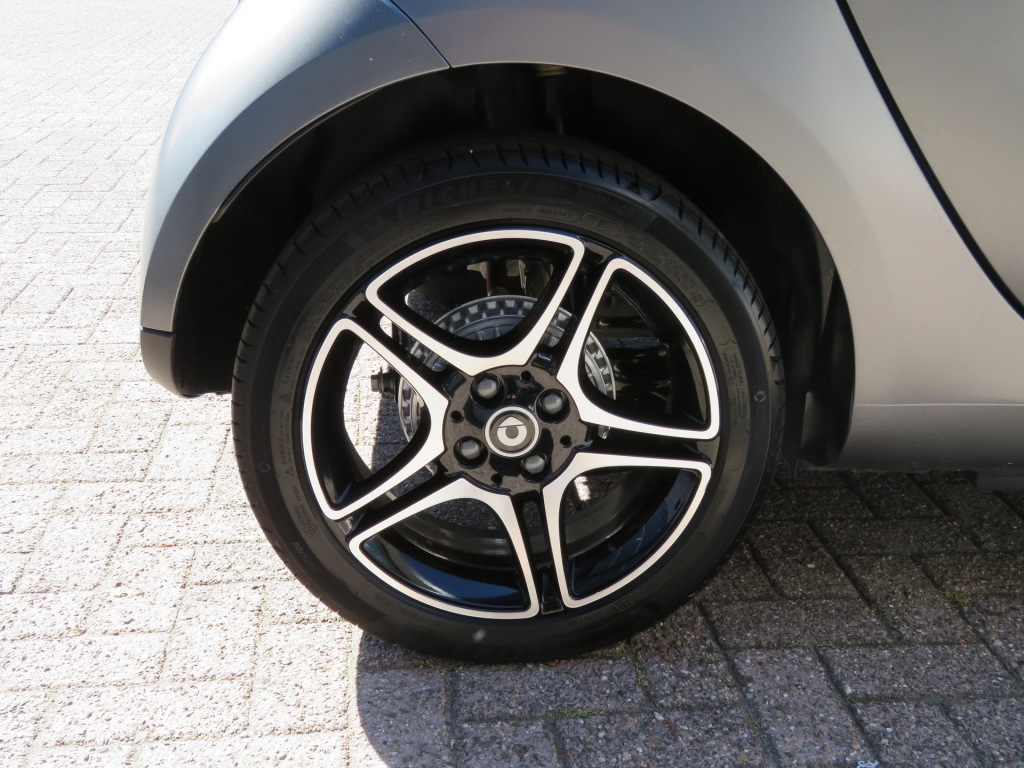 SMART-FORTWO-EQ Comfort / 160KM NEDC / Matt / Stoelverw. / FABRIEKS garantie