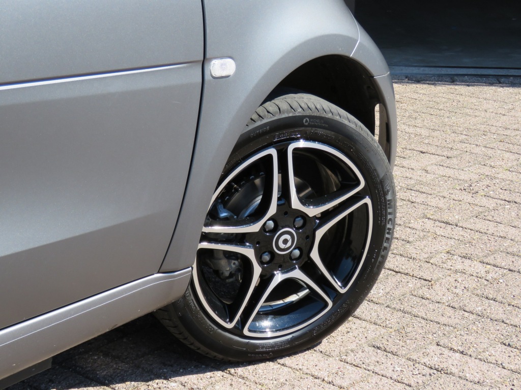 SMART-FORTWO-EQ Comfort / 160KM NEDC / Matt / Stoelverw. / FABRIEKS garantie