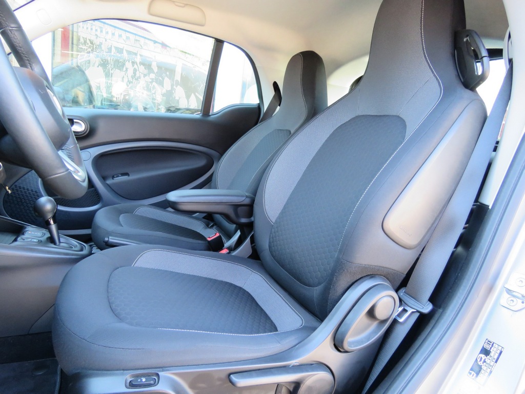 SMART-FORTWO-EQ Comfort / 160KM NEDC / Matt / Stoelverw. / FABRIEKS garantie