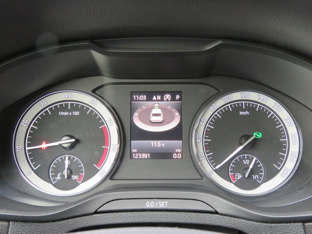 SKODA-KAROQ-1.0 TSI 115PK DSG-Aut. Ambition / Camera / Weg.klap haak / Elec
