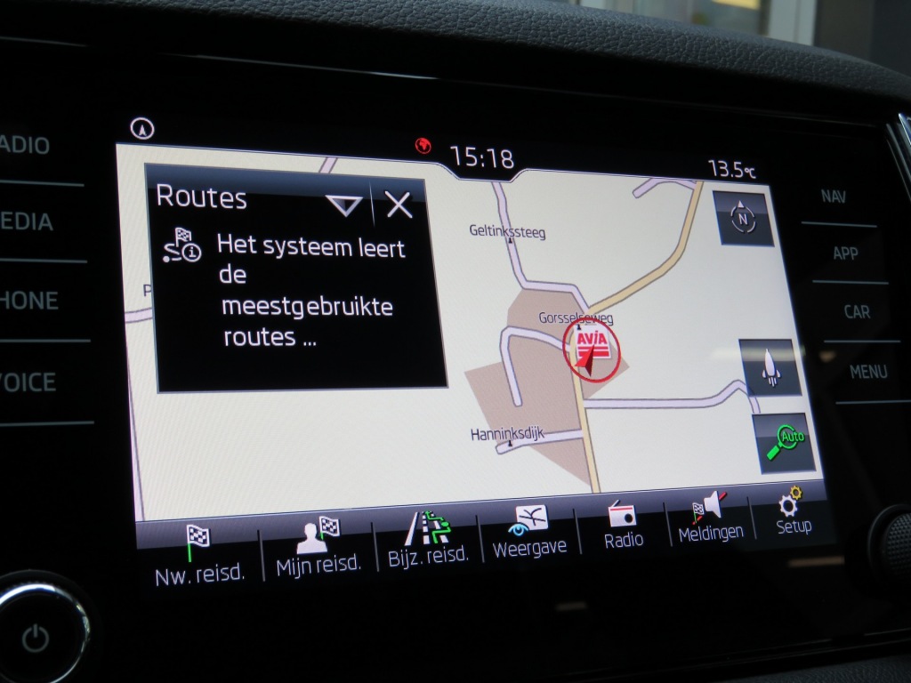 SKODA-KAROQ-1.5 TSI 150PK DSG-aut. ACT Style / Trekhaak / Navi / BOVAG garan