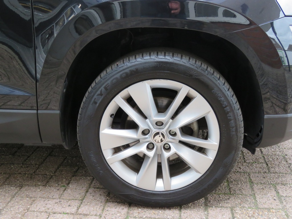 SKODA-KAROQ-1.5 TSI 150PK DSG-aut. ACT Style / Trekhaak / Navi / BOVAG garan
