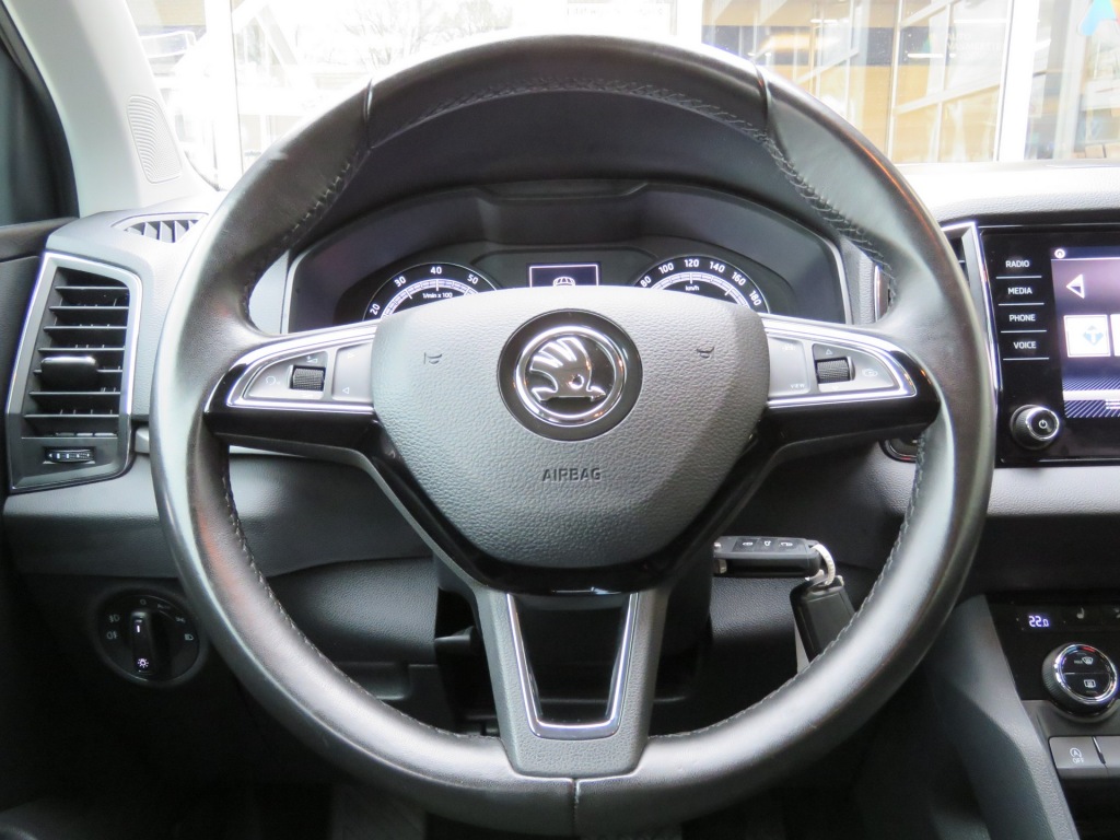 SKODA-KAROQ-1.5 TSI 150PK DSG-aut. ACT Style / Trekhaak / Navi / BOVAG garan