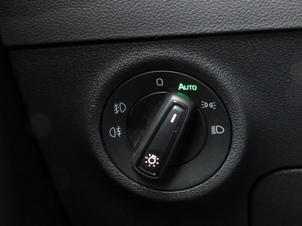 SKODA-KAROQ-1.5 TSI 150PK DSG-aut. ACT Style / Trekhaak / Navi / BOVAG garan