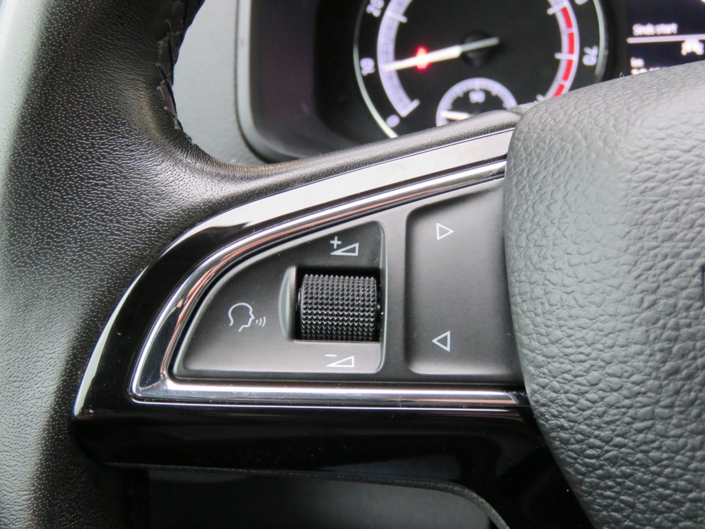 SKODA-KAROQ-1.5 TSI 150PK DSG-aut. ACT Style / Trekhaak / Navi / BOVAG garan