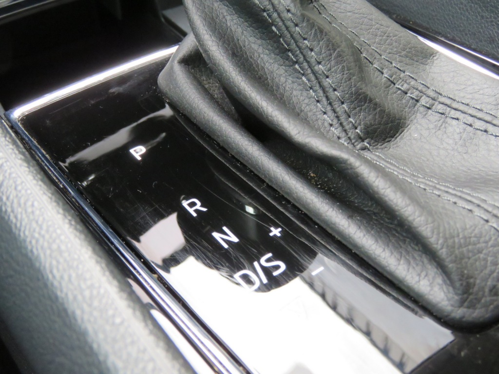 SKODA-KAROQ-1.5 TSI 150PK DSG-aut. ACT Style / Trekhaak / Navi / BOVAG garan